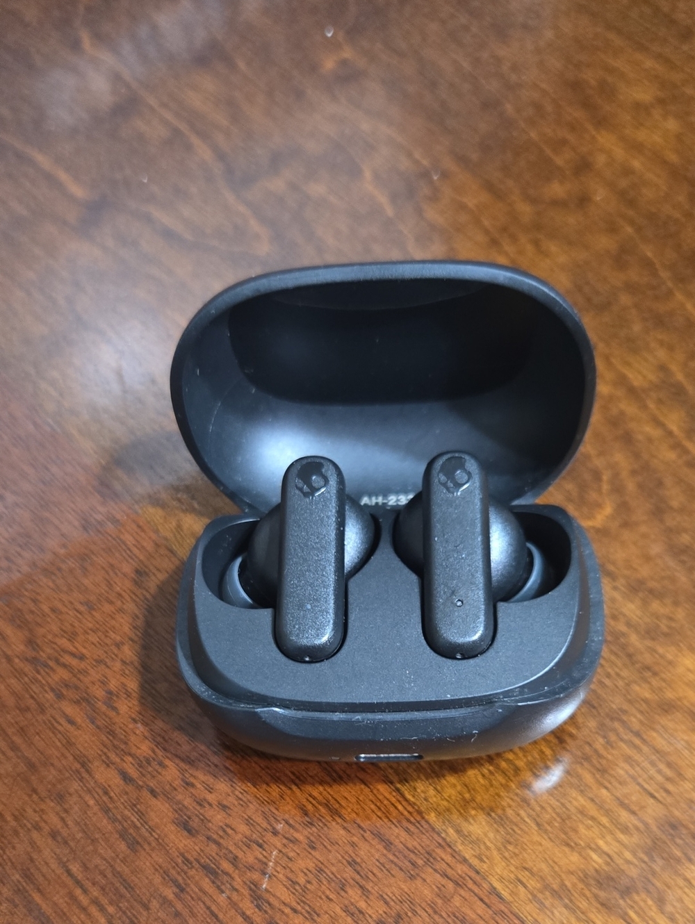 Black True Wireless Earbuds with Charging Case - Unknown Brand